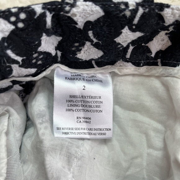 THEORY Eyelet Black / White Print Shorts Size 2 - Picture 5 of 9